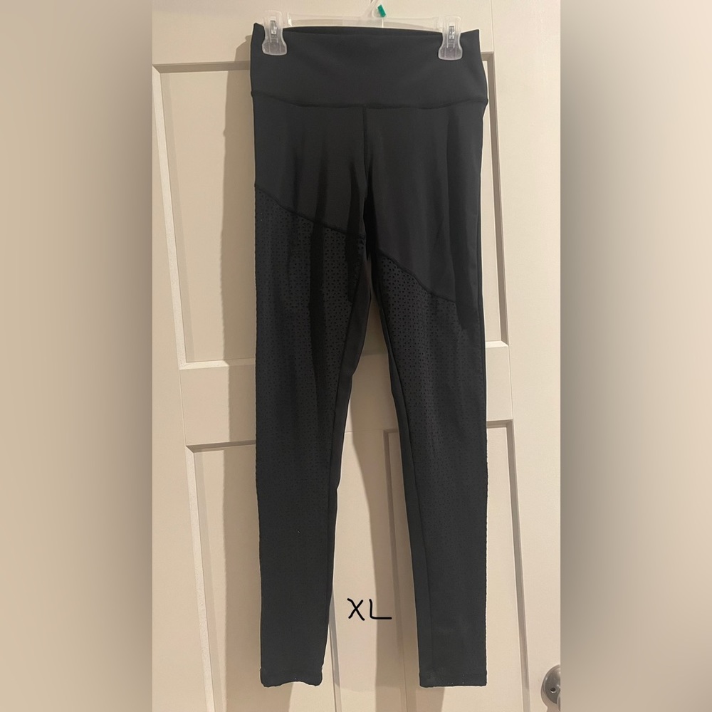 BuffBunny XL leggings in Onyx black.